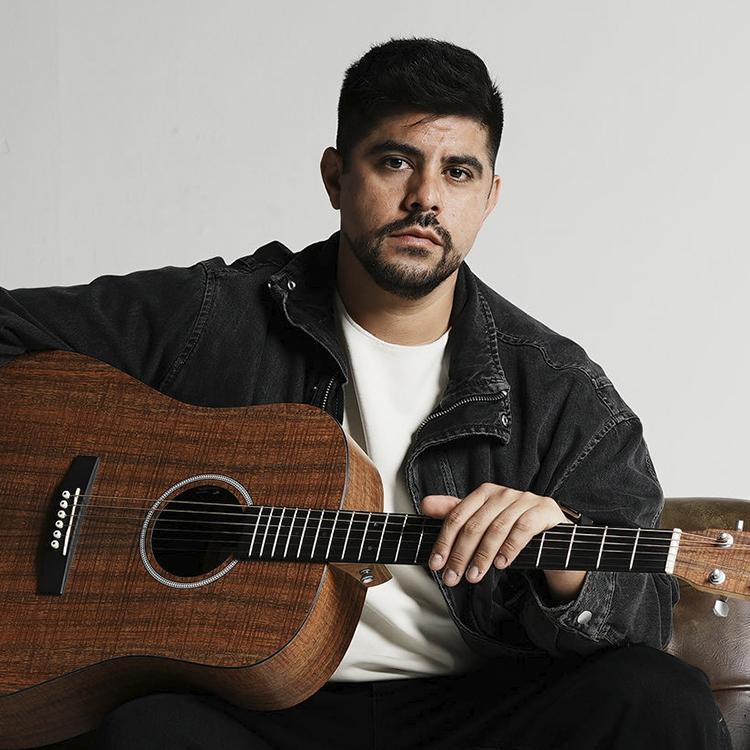 Romoo, artista mexicano de pop rock autor del álbum debut “A Tiempo”, en el roster de La Onda Media